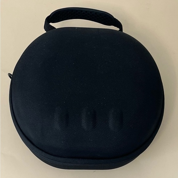 VR Headset Black Hard Shell Case - Picture 2 of 9